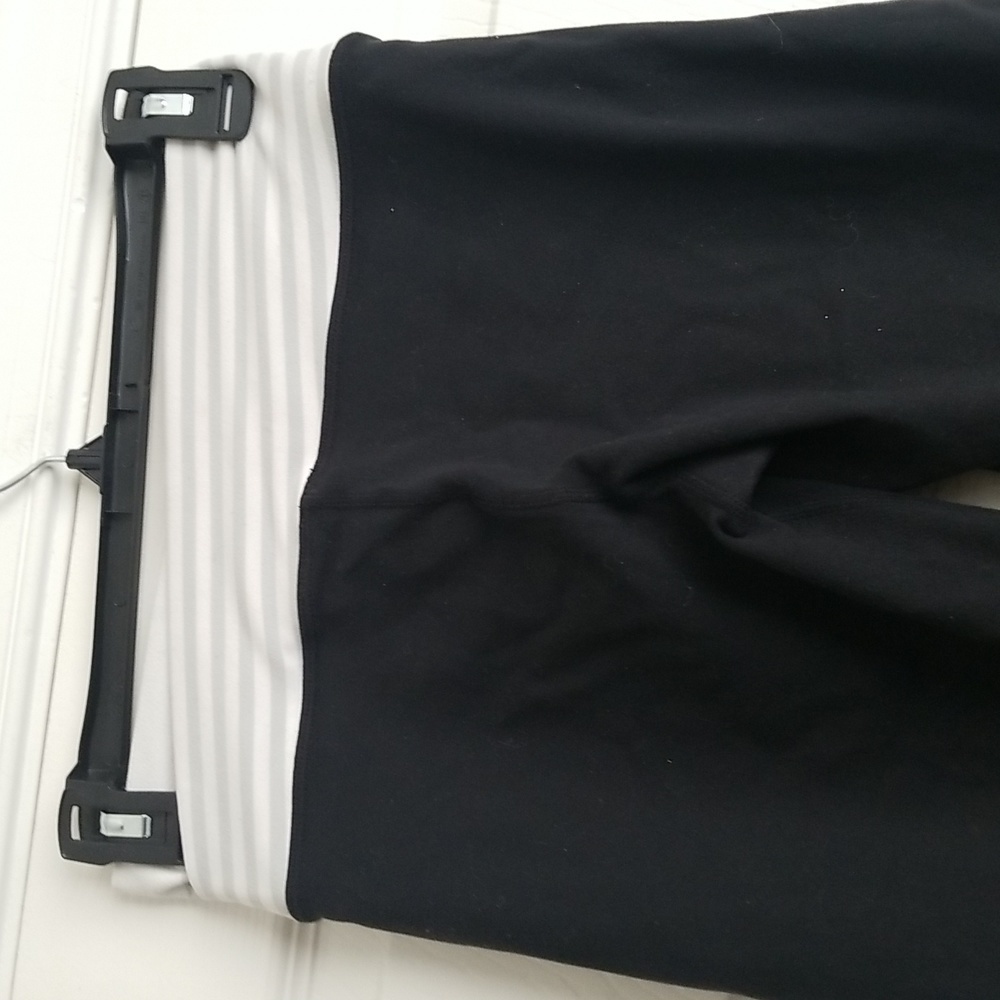 Lululemon Crisscross Waist Flare Cropped Leggings - Picture 7 of 14